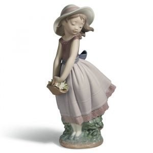 Lladro Pretty Innocence